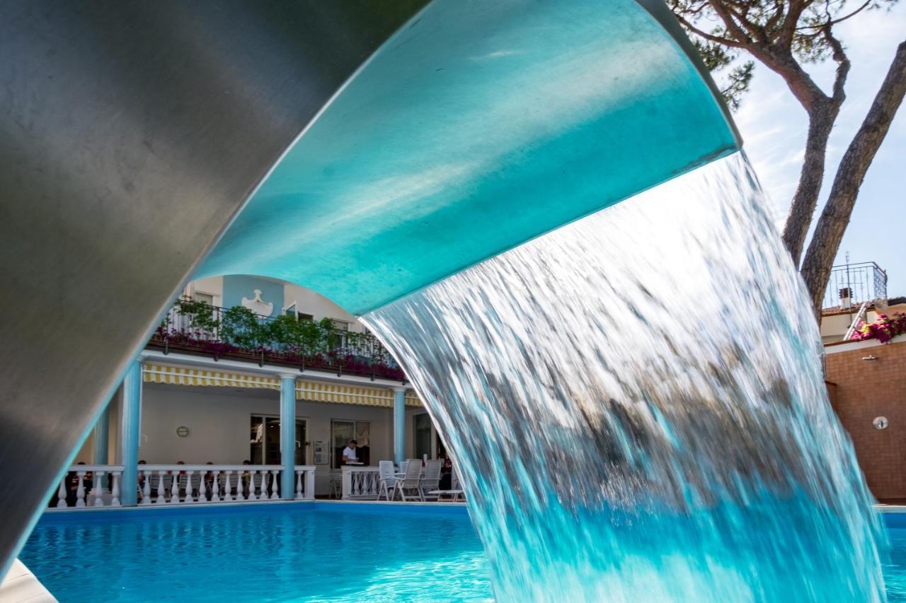 Hotel Villa Dei Fiori - Sul Mare Con Piscina Viserbella di Rimini Екстер'єр фото