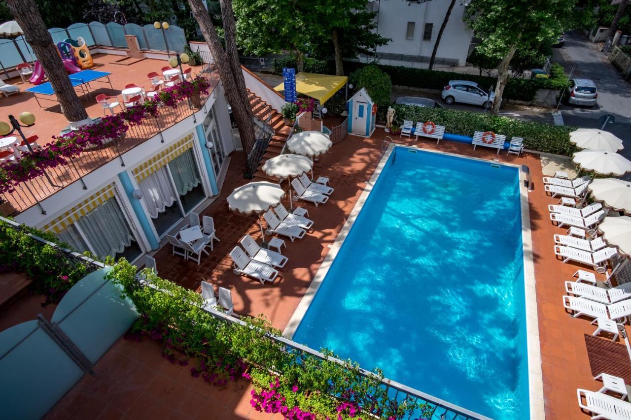 Hotel Villa Dei Fiori - Sul Mare Con Piscina Viserbella di Rimini Екстер'єр фото