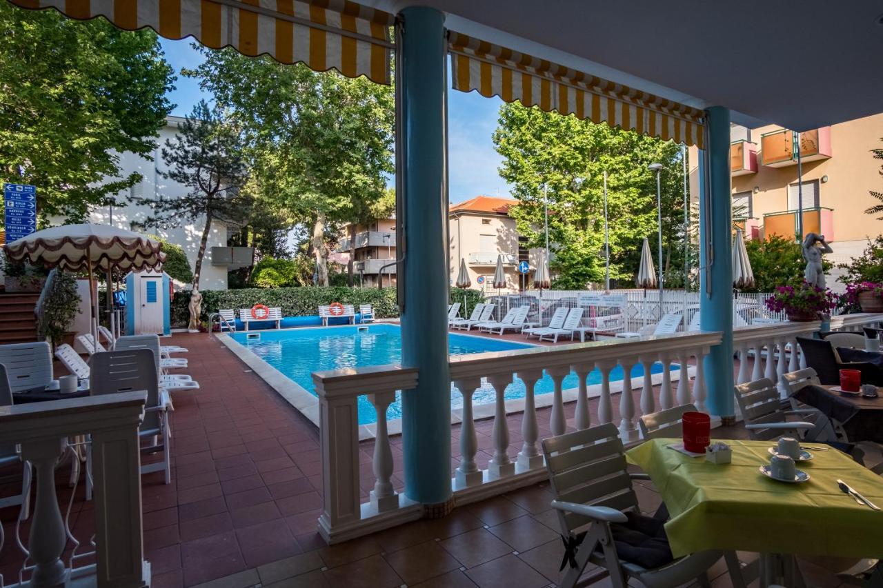 Hotel Villa Dei Fiori - Sul Mare Con Piscina Viserbella di Rimini Екстер'єр фото