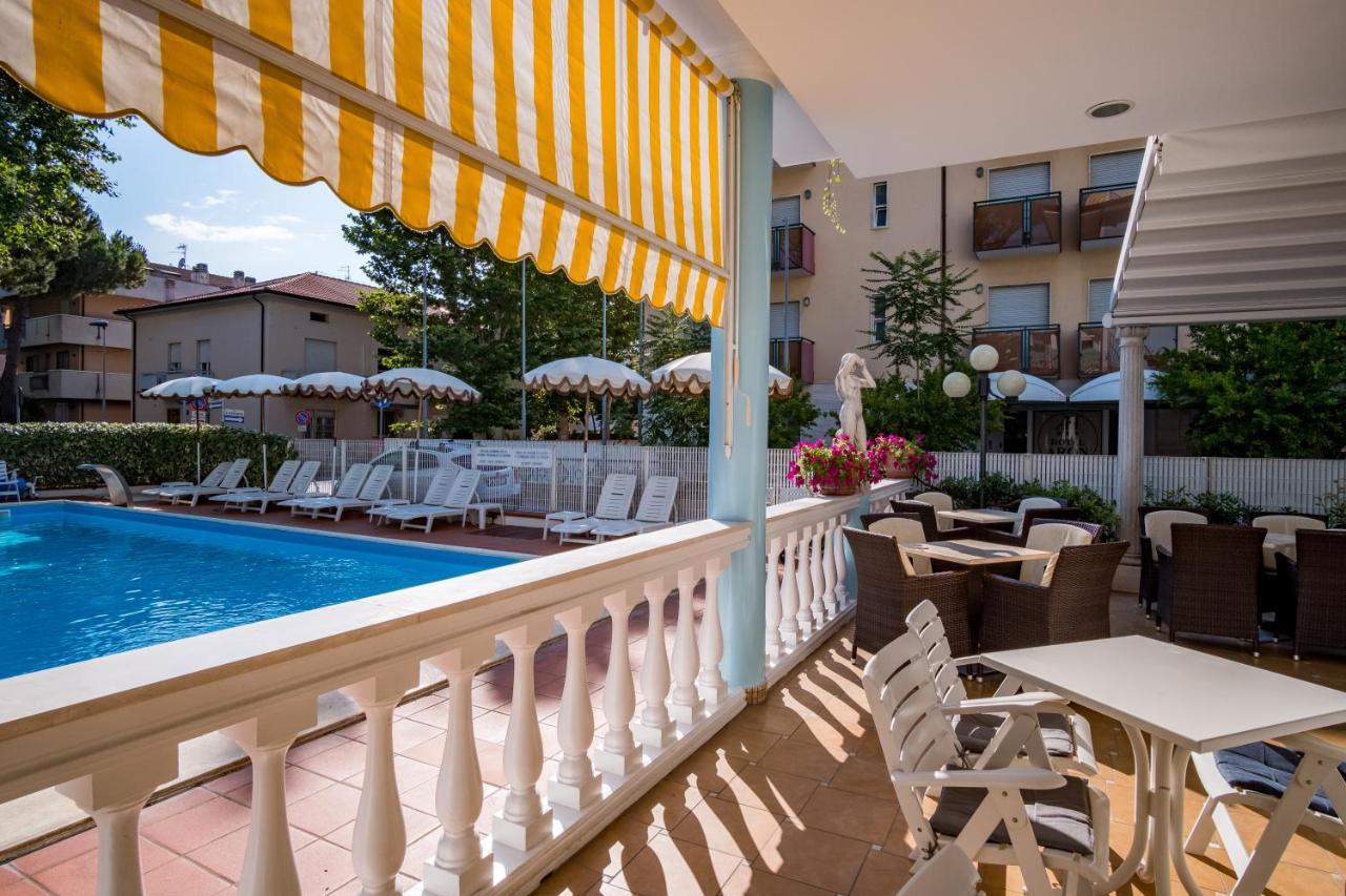 Hotel Villa Dei Fiori - Sul Mare Con Piscina Viserbella di Rimini Екстер'єр фото