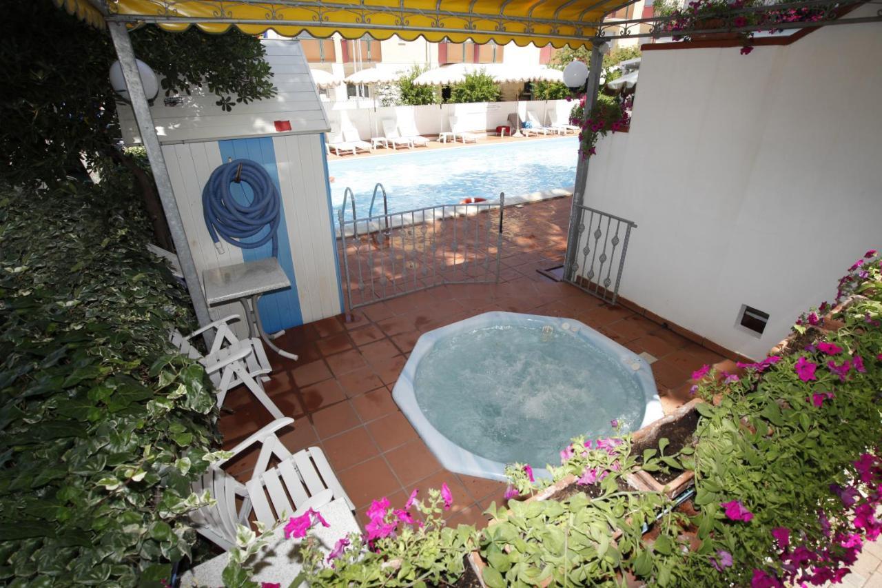 Hotel Villa Dei Fiori - Sul Mare Con Piscina Viserbella di Rimini Екстер'єр фото