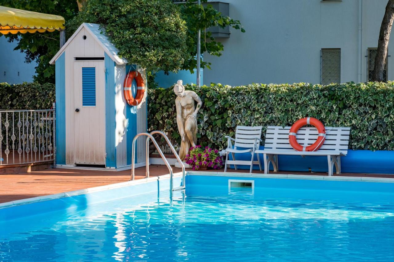 Hotel Villa Dei Fiori - Sul Mare Con Piscina Viserbella di Rimini Екстер'єр фото