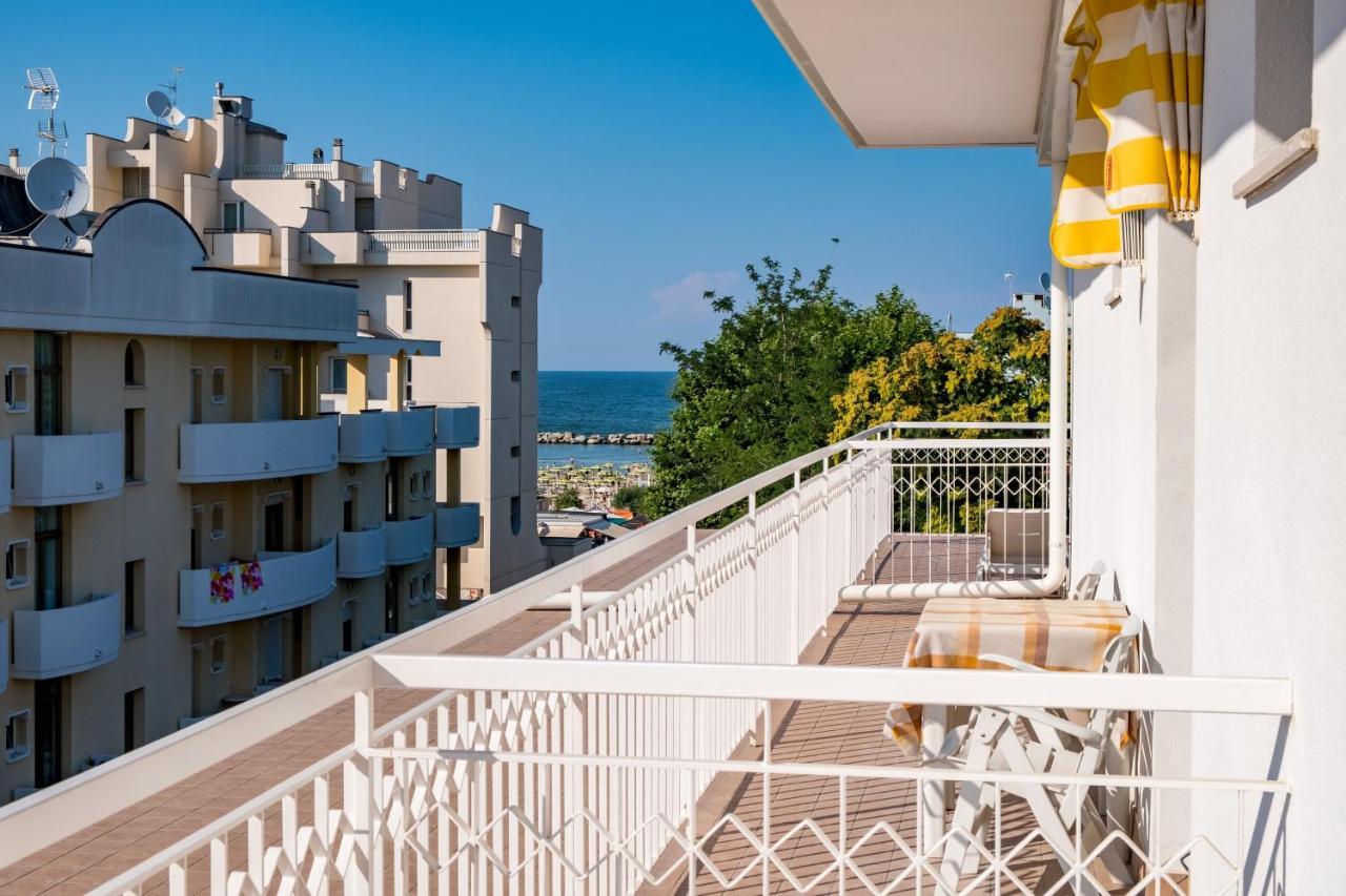 Hotel Villa Dei Fiori - Sul Mare Con Piscina Viserbella di Rimini Екстер'єр фото