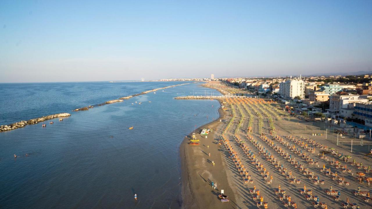 Hotel Villa Dei Fiori - Sul Mare Con Piscina Viserbella di Rimini Екстер'єр фото