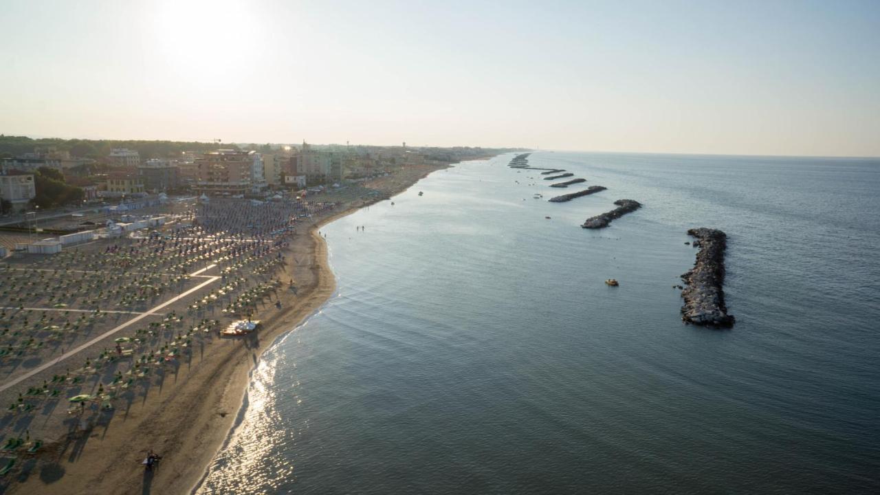 Hotel Villa Dei Fiori - Sul Mare Con Piscina Viserbella di Rimini Екстер'єр фото