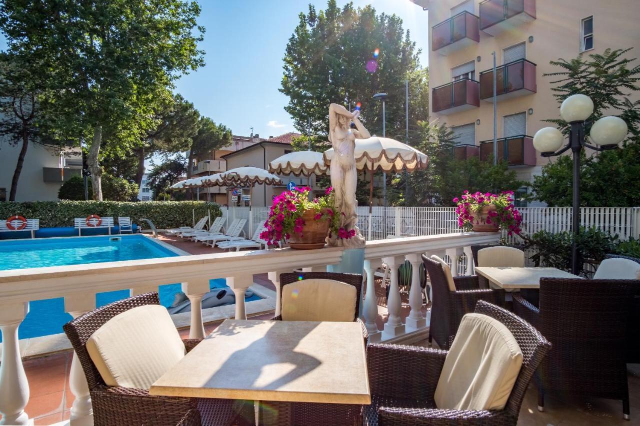 Hotel Villa Dei Fiori - Sul Mare Con Piscina Viserbella di Rimini Екстер'єр фото