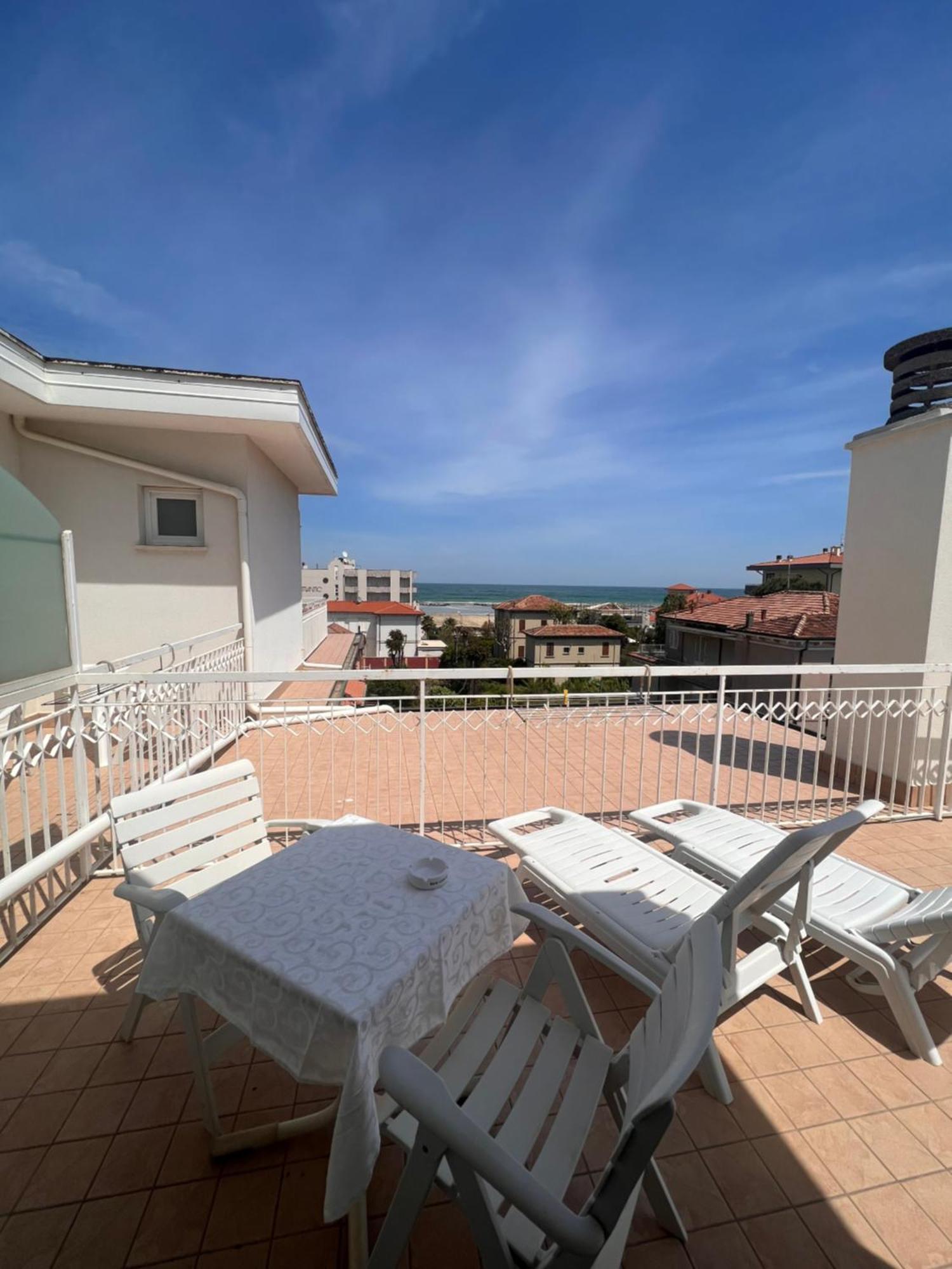 Hotel Villa Dei Fiori - Sul Mare Con Piscina Viserbella di Rimini Екстер'єр фото