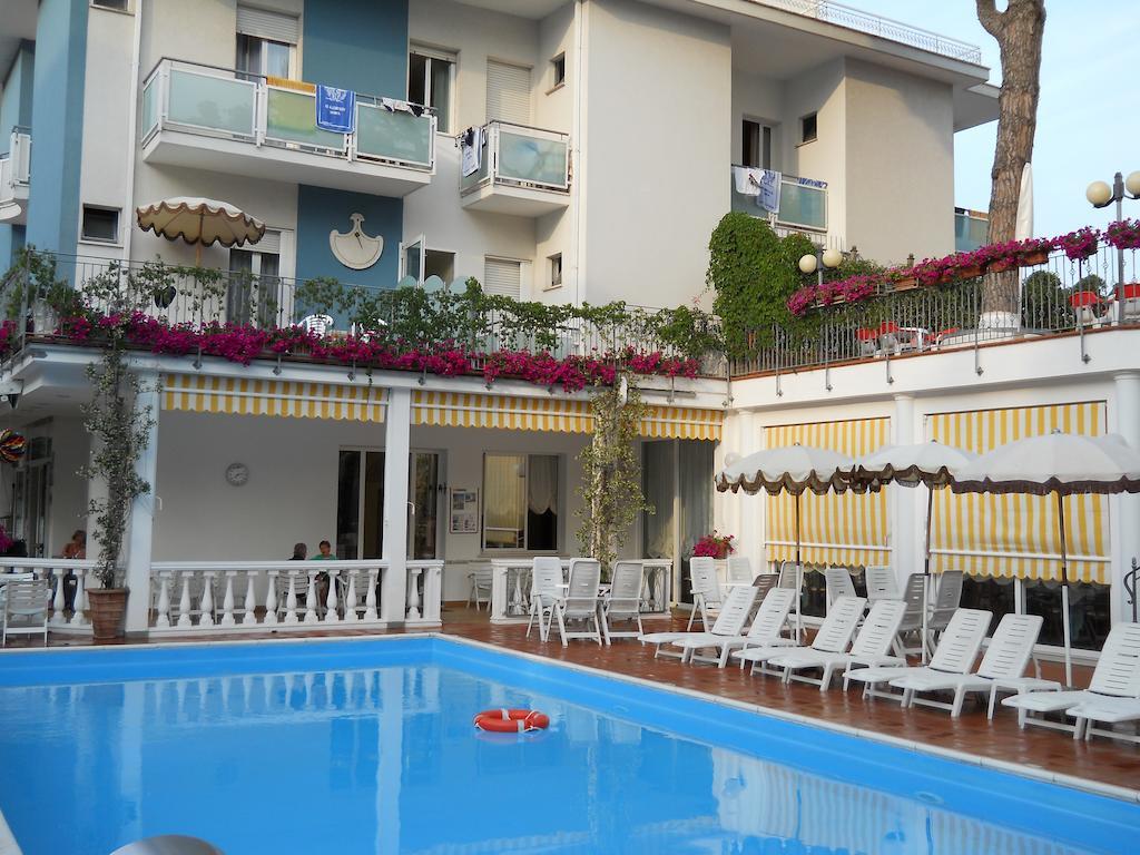 Hotel Villa Dei Fiori - Sul Mare Con Piscina Viserbella di Rimini Екстер'єр фото