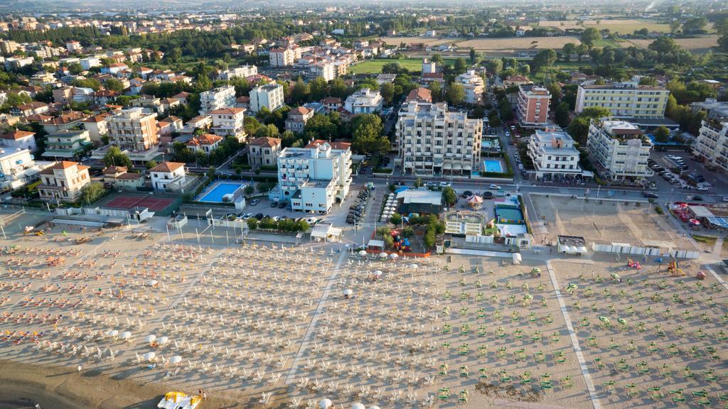 Hotel Villa Dei Fiori - Sul Mare Con Piscina Viserbella di Rimini Екстер'єр фото