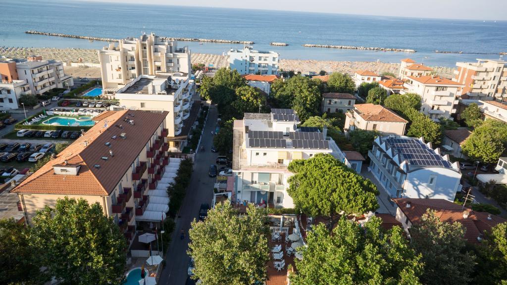 Hotel Villa Dei Fiori - Sul Mare Con Piscina Viserbella di Rimini Екстер'єр фото